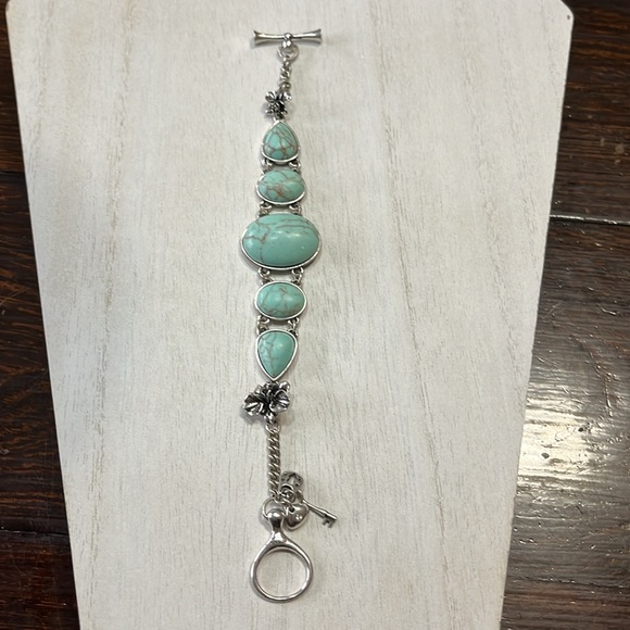 Fossil turquoise look bracelet with silver tone flowers - Picture 2 of 8